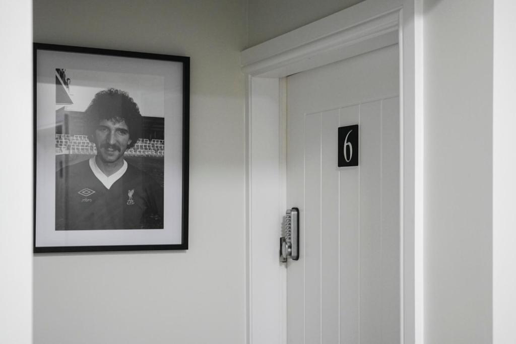 The Boot Rooms Anfield Liverpool Exterior foto